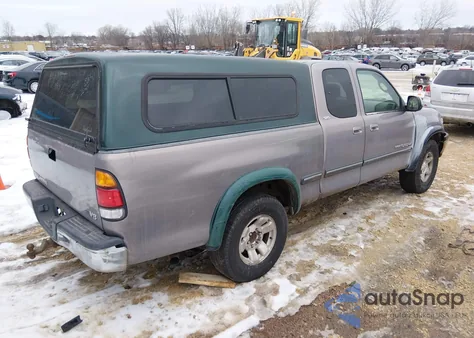 2002 Toyota Tundra Sr5 V8 z USA, uszkodzony, nr VIN 5TBRT34122S310565